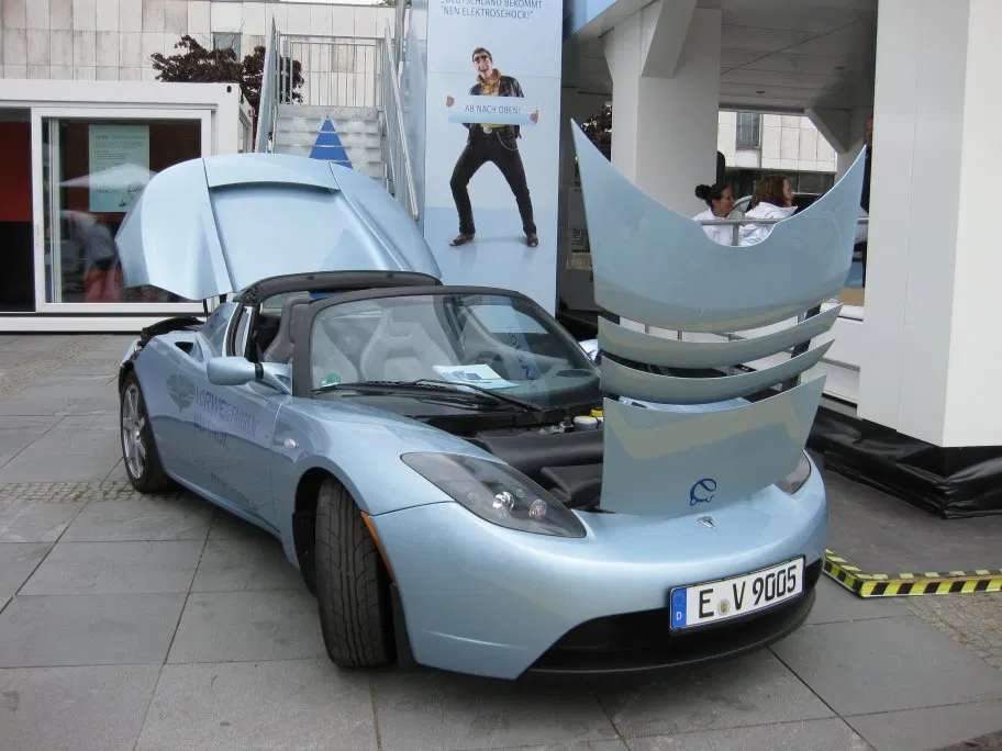 Tesla Roadster Flying Car: How the SpaceX Thrusters Work