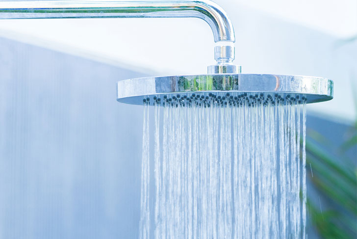 Alternate Between Hot And Cold Water During Your Shower 1