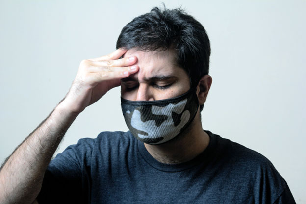 What causes the sensation of the heart skipping a beat during a sneeze