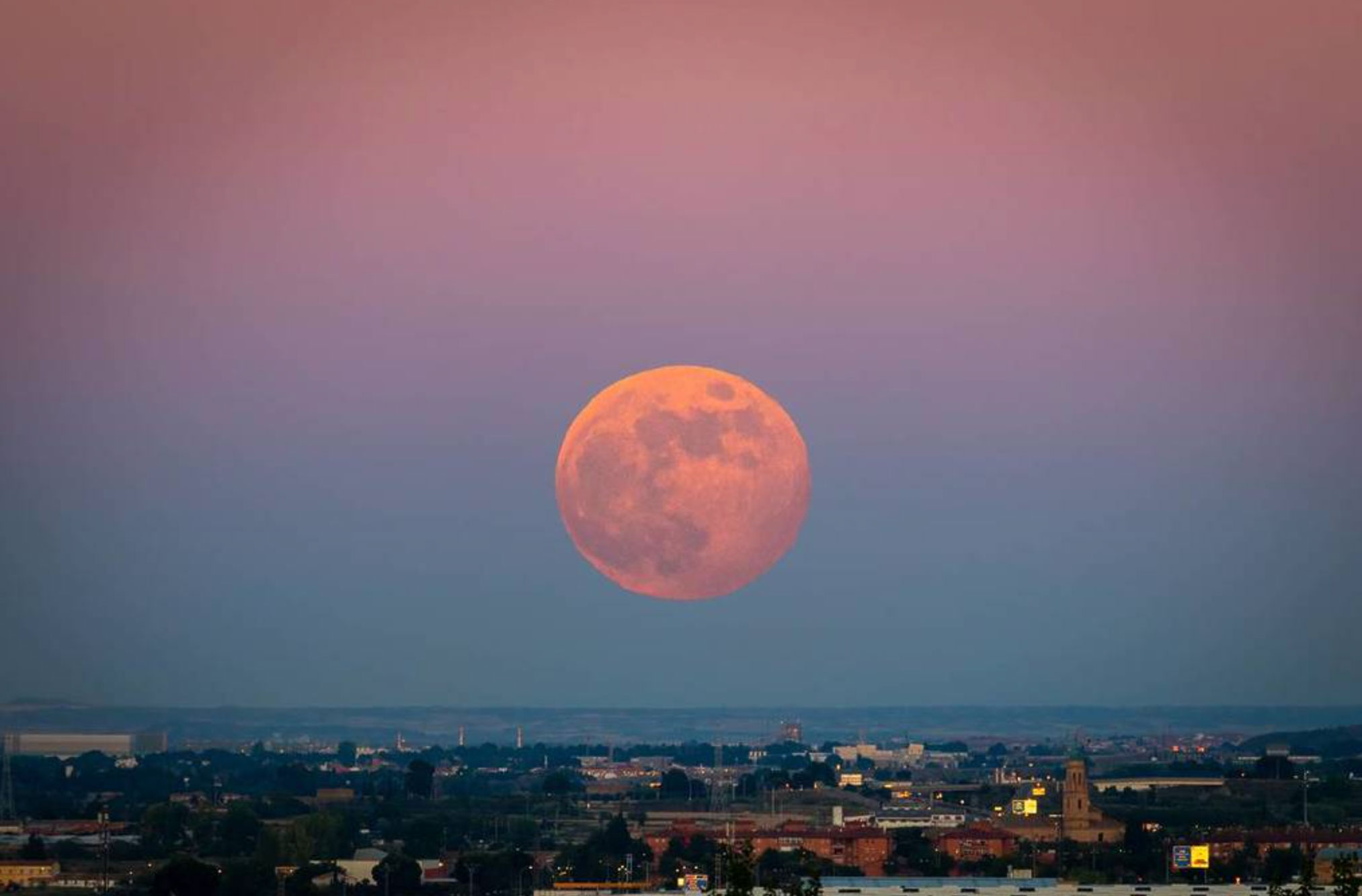 when does the strawberry moon happen_0cd18f9f 894f 4b12 8770 aebdaaa4e3da