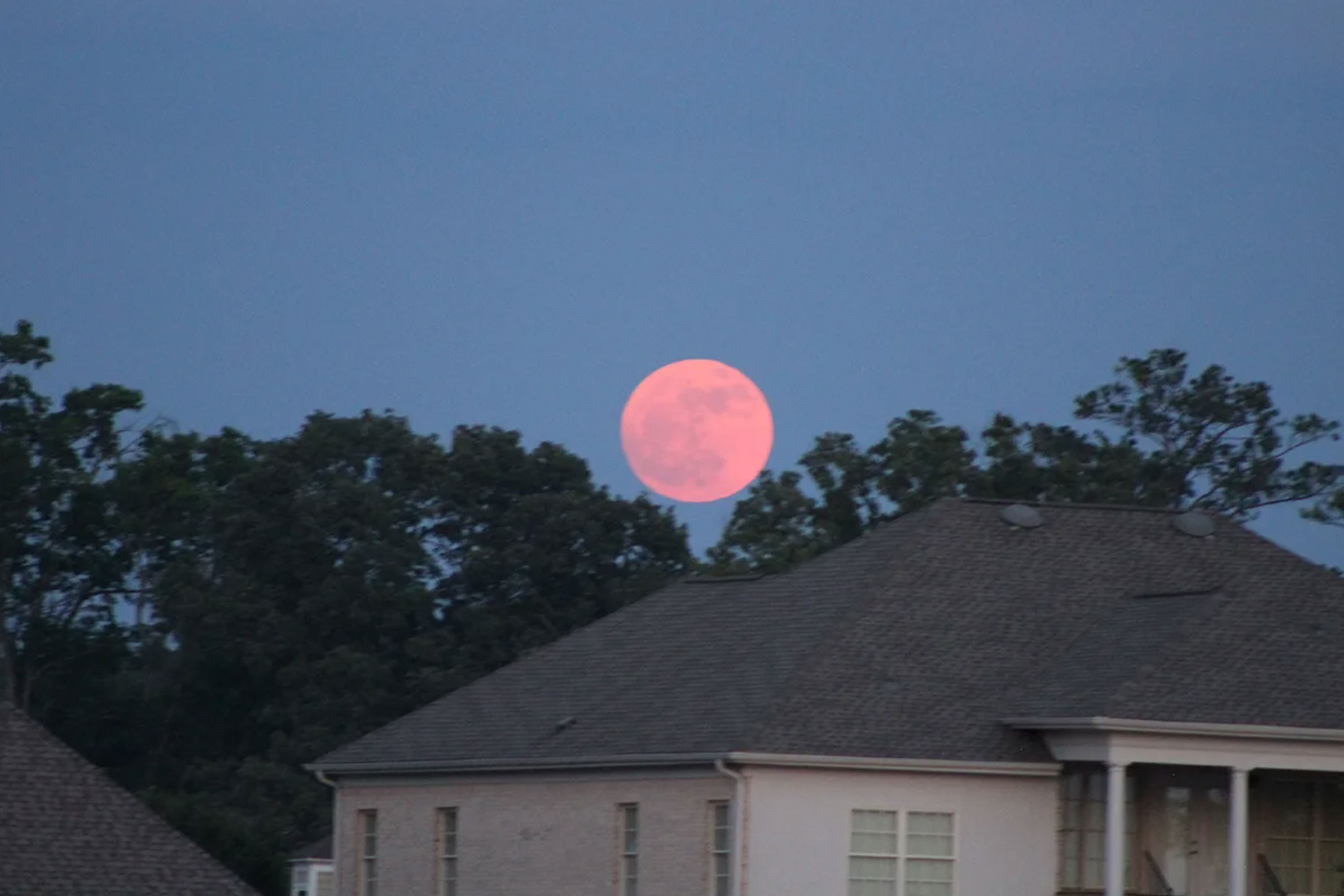 when does the strawberry moon happen_f7cc7ee7 84f7 4446 9dd9 b35c477ffef7