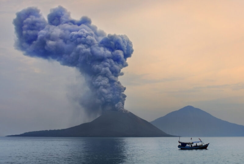 1780324002866_krakatoa Byelikova OksanaShutterstock scaled e1779819962425